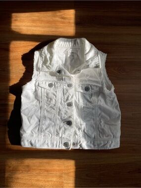 Cutest Gap Kids/baby Gap white denim vest. Size 5 years.